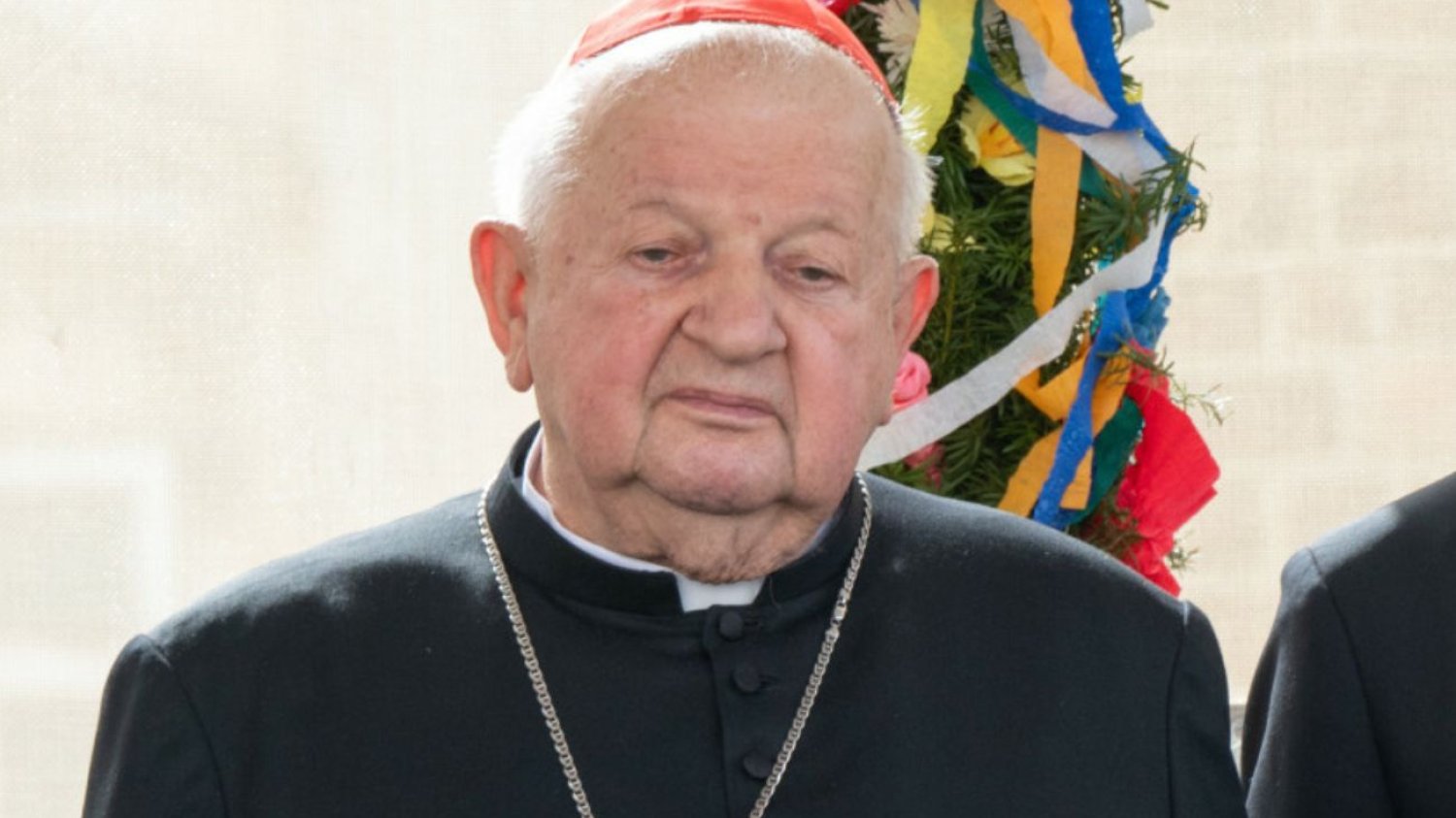 Kardynał Dziwisz mówi, że nie zna pokrzywdzonego. Według oświadczenie pełnomocnika duchownego jest inaczej.