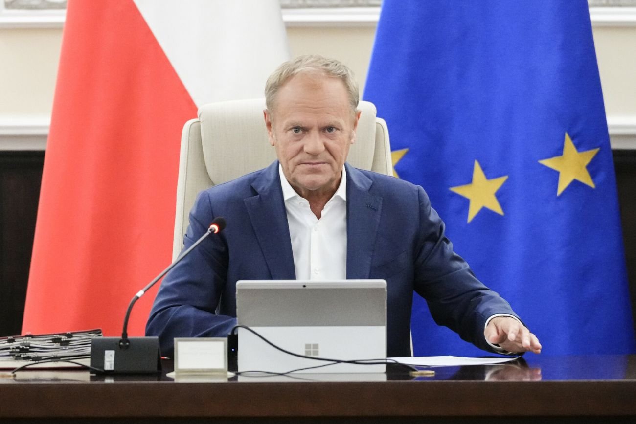 Alarmujący komunikat Tuska. Rosyjski statek w pobliżu kabla łączącego Polskę i Szwecję