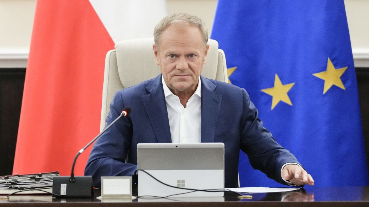 Alarmujący komunikat Tuska. Rosyjski statek w pobliżu kabla łączącego Polskę i Szwecję Flota cieni Rosji blisko Polski. ORP Heweliusz w akcji.