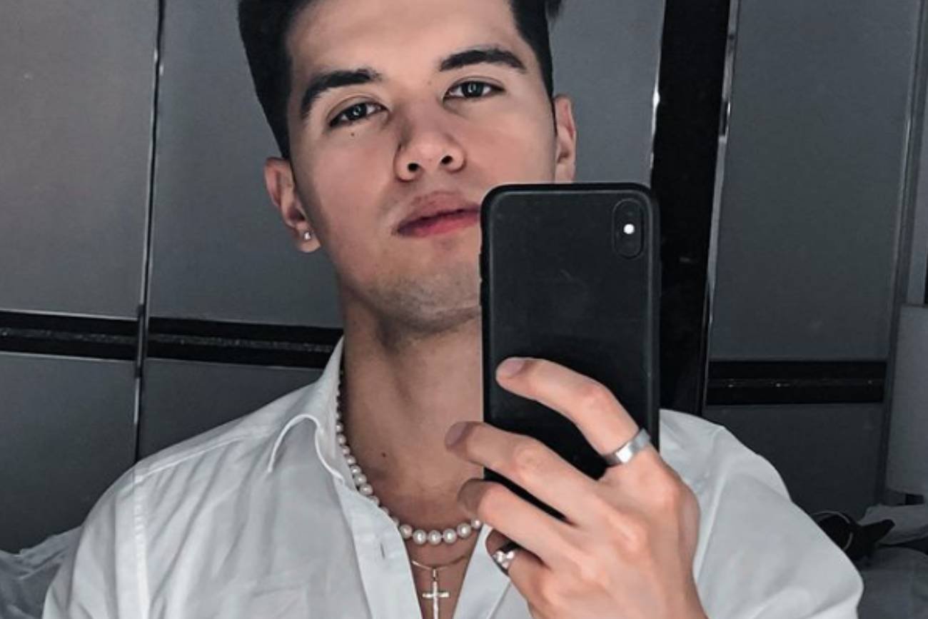 Naszyjnik z pereł męski. Mężczyźni noszą perły – tak je stylizuj