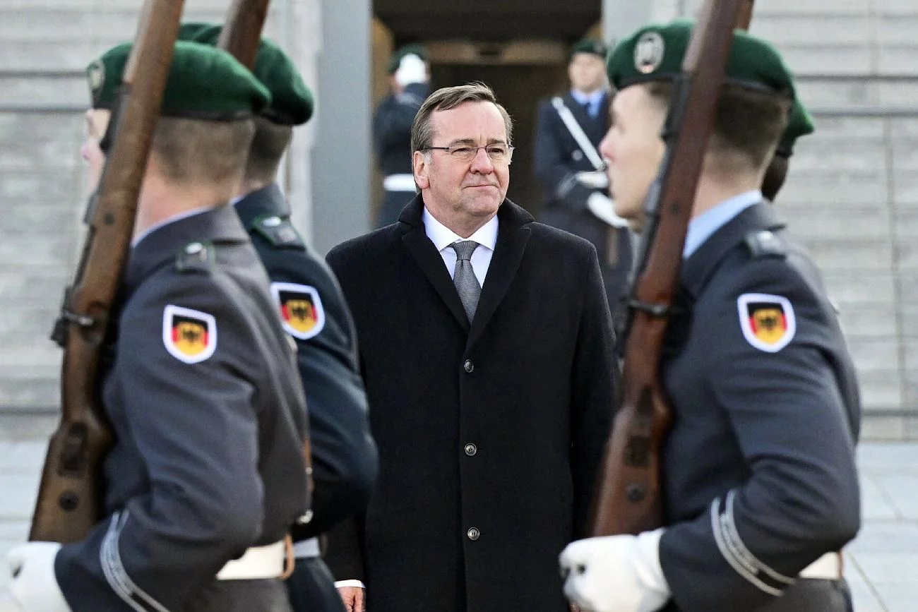 Nowy minister obrony RFN Boris Pistorius zdradza niemieckie ambicje militarne.