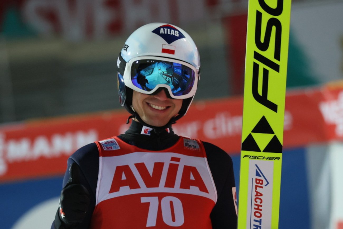 Kamil Stoch od zwycięstwa w kwalifikacjach rozpoczął starty w nowym sezonie PŚ. Jak będzie w konkursach?