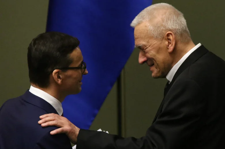 Oskarżenia ks. Jegierskiego uderzają nie tylko w marszałka - seniora, pośrednio także w nowego premiera.