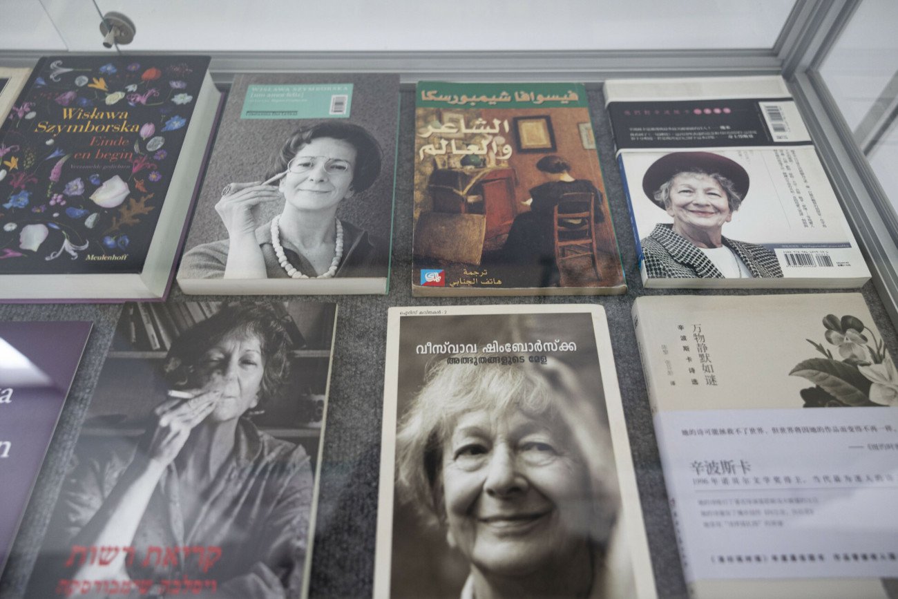 Eksperyment z Wisławą Szymborską oburzył ludzi. Czym to grozi? Trzech ekspertów ocenia dla nas "wywiad" z AI.