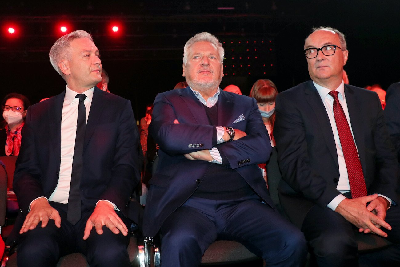 Główne postaci kongresu zjednoczeniowego Nowej Lewicy. Od lewej: Robert Biedroń, Aleksander Kwaśniewski, Włodzimierz Czarzasty.