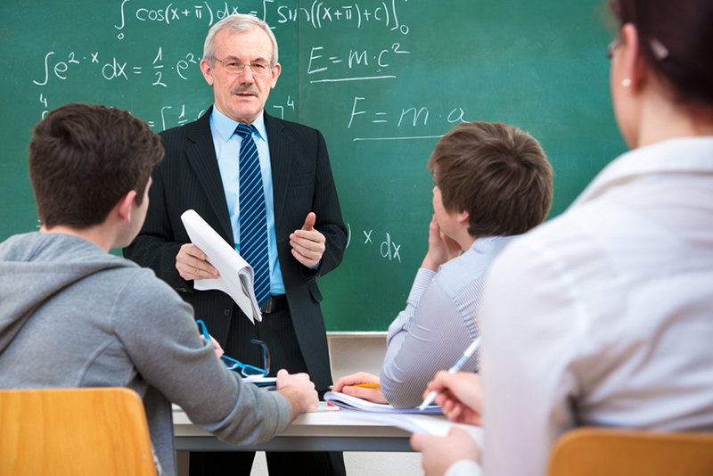 Polskie dzieci między 7 a 14 rokiem życie spędzają na nauce w szkołach ponad 6 tysięcy godzin.