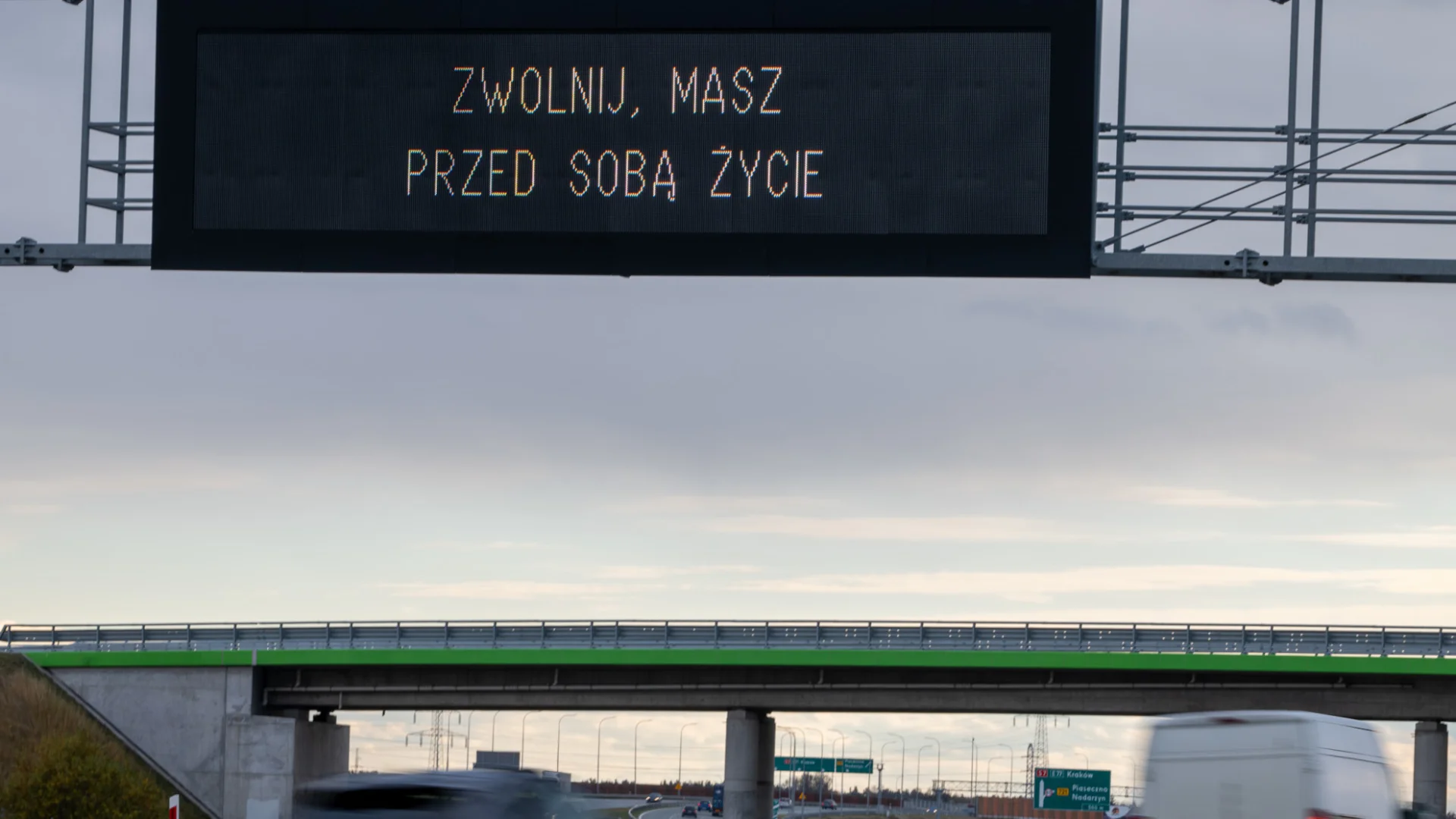 "Zwolnij, masz przed sobą życie" - to hasło akcji społecznej naTemat o bezpieczeństwie.
