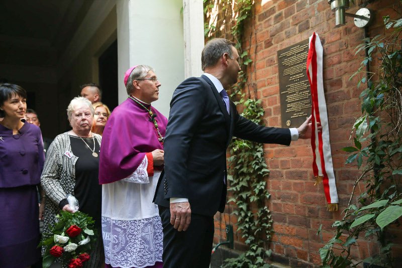 Uroczystość odsłonięcia w obecności Prezydenta RP i Małżonki tablicy upamiętniającej Lucjana i Annę „Lone” Masłochów, członków antyhitlerowskiego ruchu oporu w Danii.