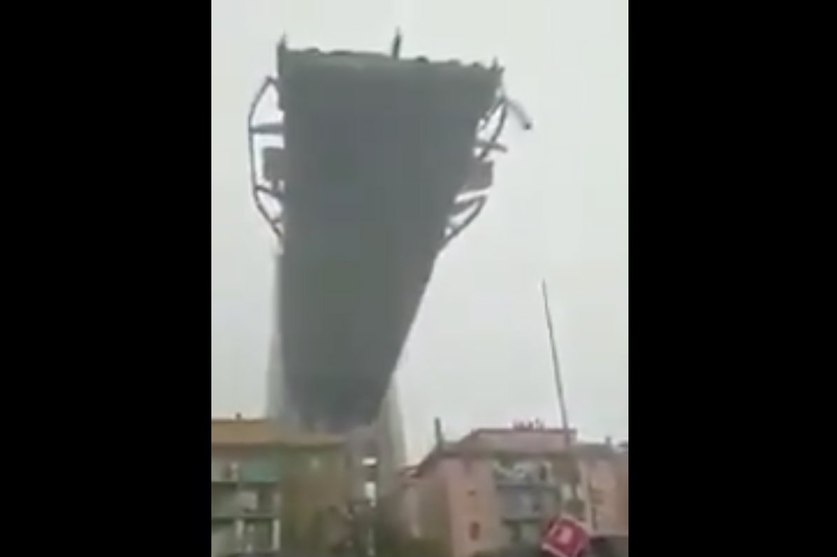 Około 100 metrowy fragment wiaduktu zawalił się w Genui.