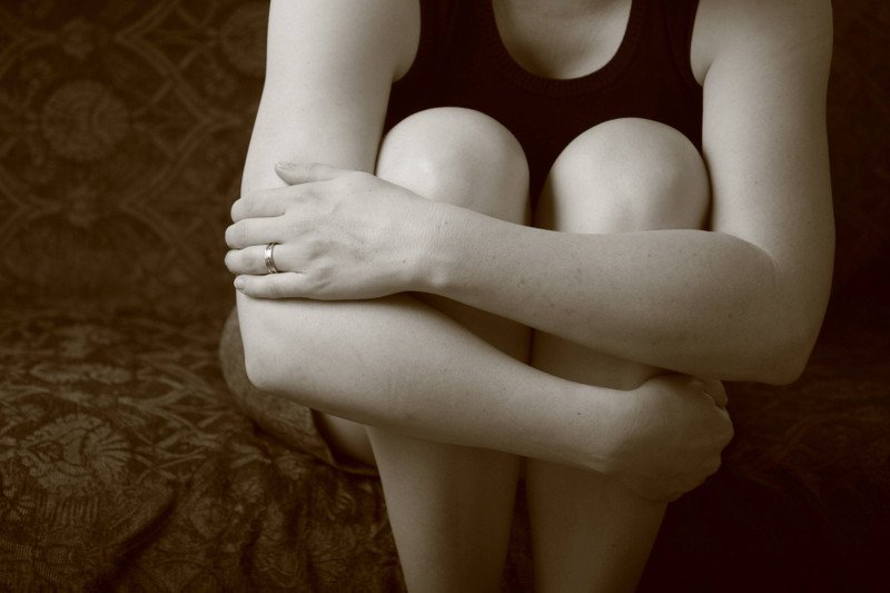 PMDD objawia się dolegliwościami podobnymi do PMS-u, ale są one o wiele bardziej nasilone.