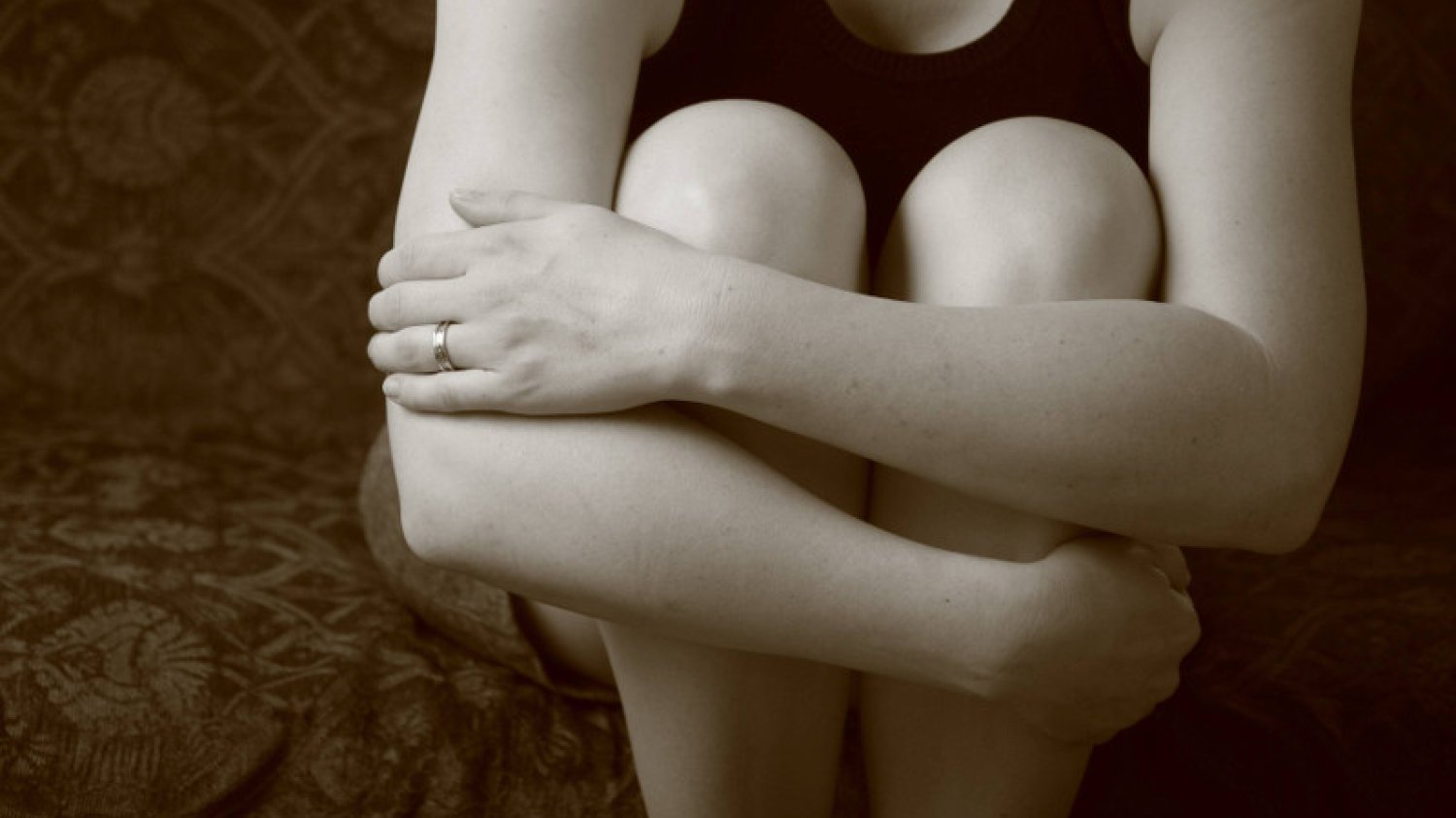 PMDD objawia się dolegliwościami podobnymi do PMS-u, ale są one o wiele bardziej nasilone.