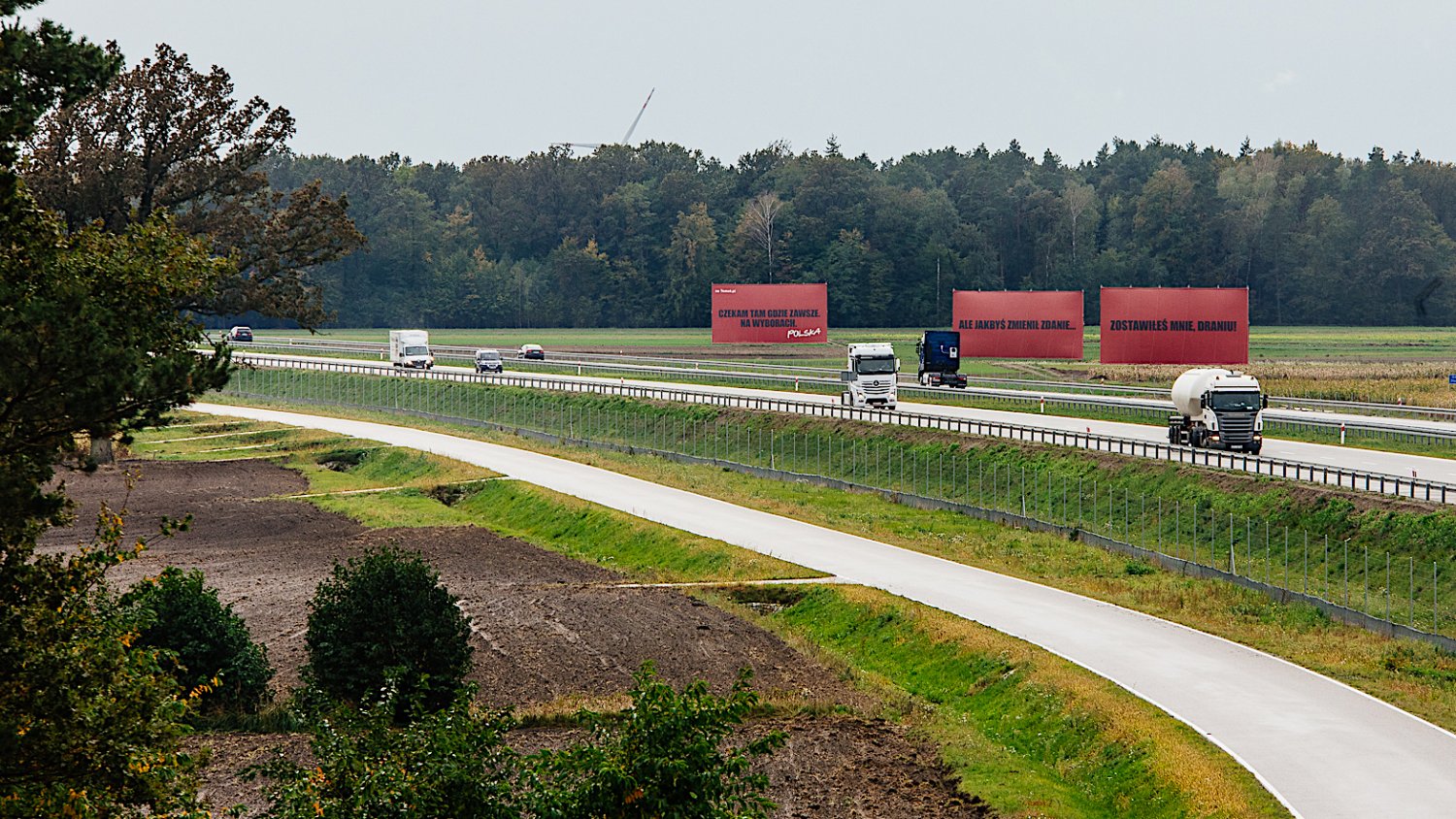 Na trasie S8 pomiędzy Łodzią a Wrocławiem postawiliśmy trzy banery.