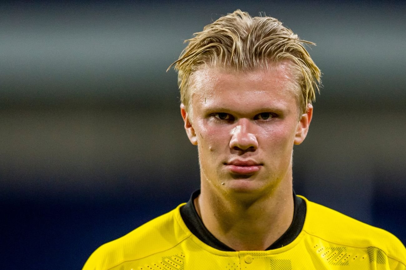 Erling Haaland na parkiecie radzi sobie tak samo dobrze, jak na murawie