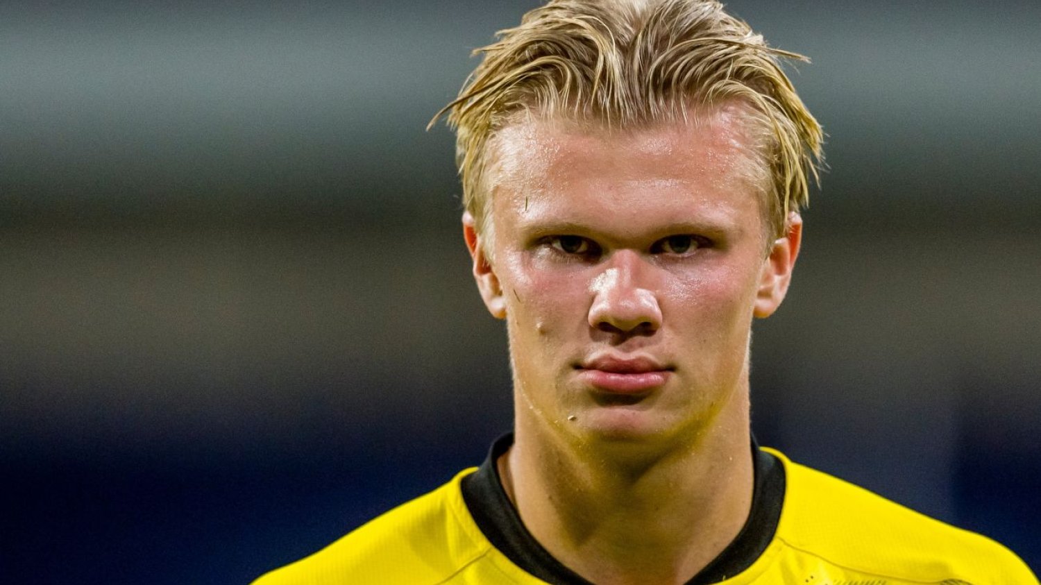 Erling Haaland na parkiecie radzi sobie tak samo dobrze, jak na murawie