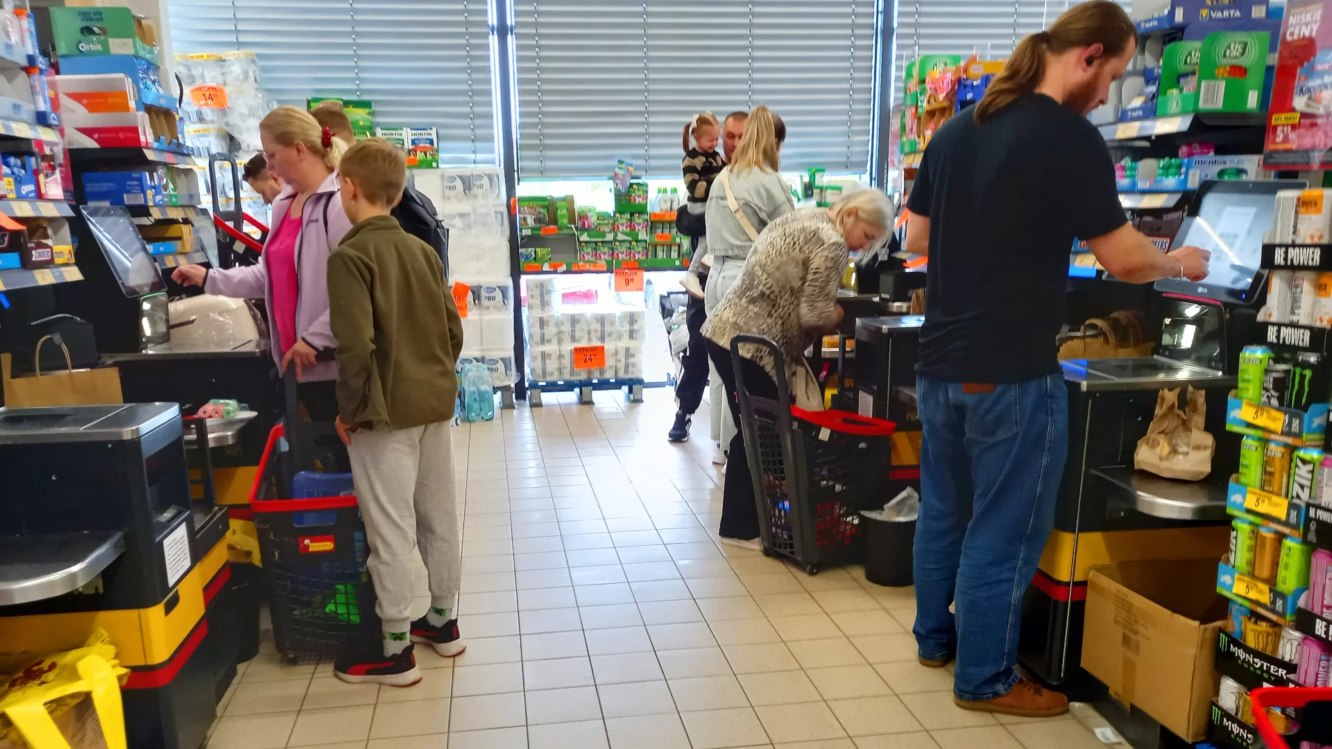 Biedronka słodycze rozdaje za złotówkę. Mało kto przepuści tę promocję