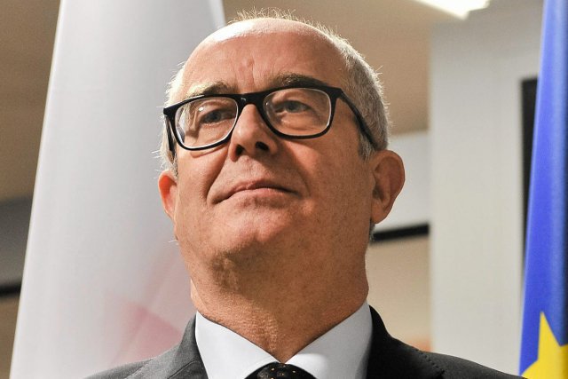 Andrzej Seremet powiedział, że "co do zamachu prokuratura wstrzymuje się przed ostatecznym rozstrzygnięciem, dlatego że przedmiotem zamachu nie musiało być użycie tych metod, które byłyby właściwe dla wybuchu