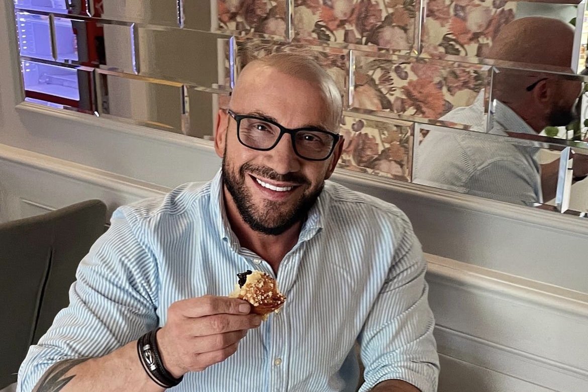 O produkcji pączków, pączkowych gustach Polaków oraz przygotowaniach do tłustego czwartku i specjalnej ofercie na tę słodkie święto rozmawiamy z Bogusławem Buczkiem, mistrzem cukiernictwa i restauratorem, jednym z założycieli Cukierni Smaki Warszawy.