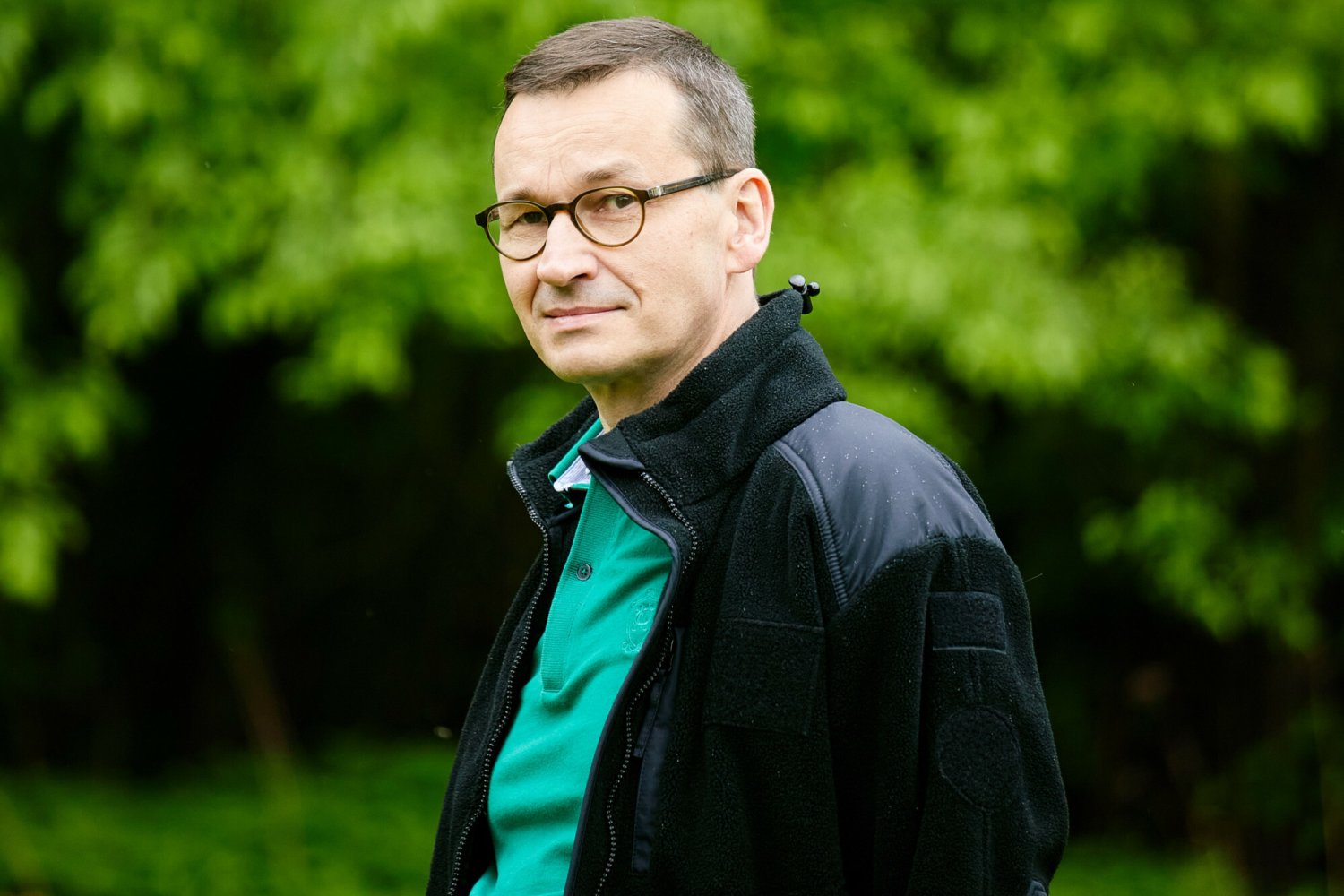 "Cały czas obowiązuje możliwość zbierania gałęzi na opał" – stwierdził wiceminister klimatu i środowiska Edward Siarka w rządzie Mateusza Morawieckiego.