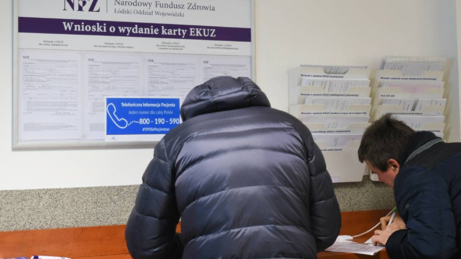 Karta EKUZ – wyrób ją przed wyjazdem na narty. Darmowa na NFZ