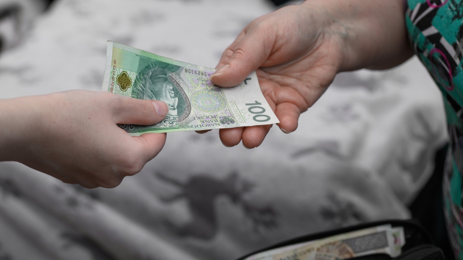 Nie trzeba adoptować wnuka, by dostać 800+. Wyrok NSA zmienia zasady 800+ i 300+ na wnuki. Przełomowe wyroki sądu dla babć i dziadków
