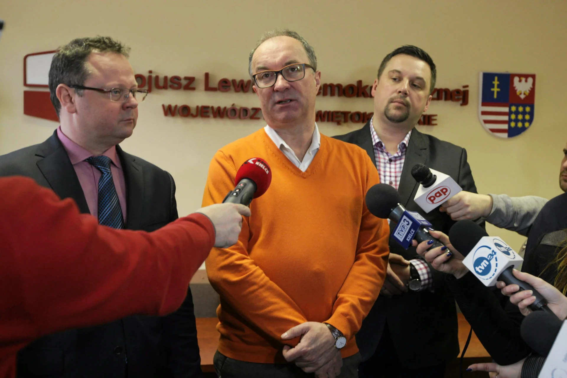 W 2016 r. podczas wizyty w Kielcach Włodzimierz Czarzasty zdecydował się na sweter niezbyt jaskrawy.