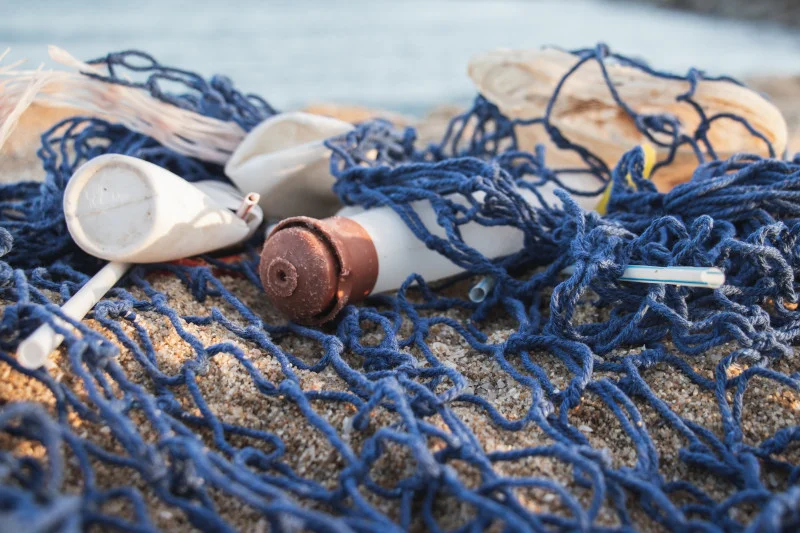 Plastik, w zależności od rodzaju, rokłada się od 100 do 1000 lat.