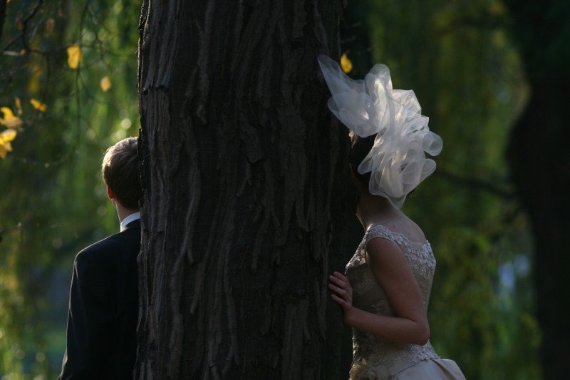 Taka sesja ślubna może być kosztowna. Lepiej zrobić ją od razu w dniu wesela, jeśli się chce na nim zarobić.