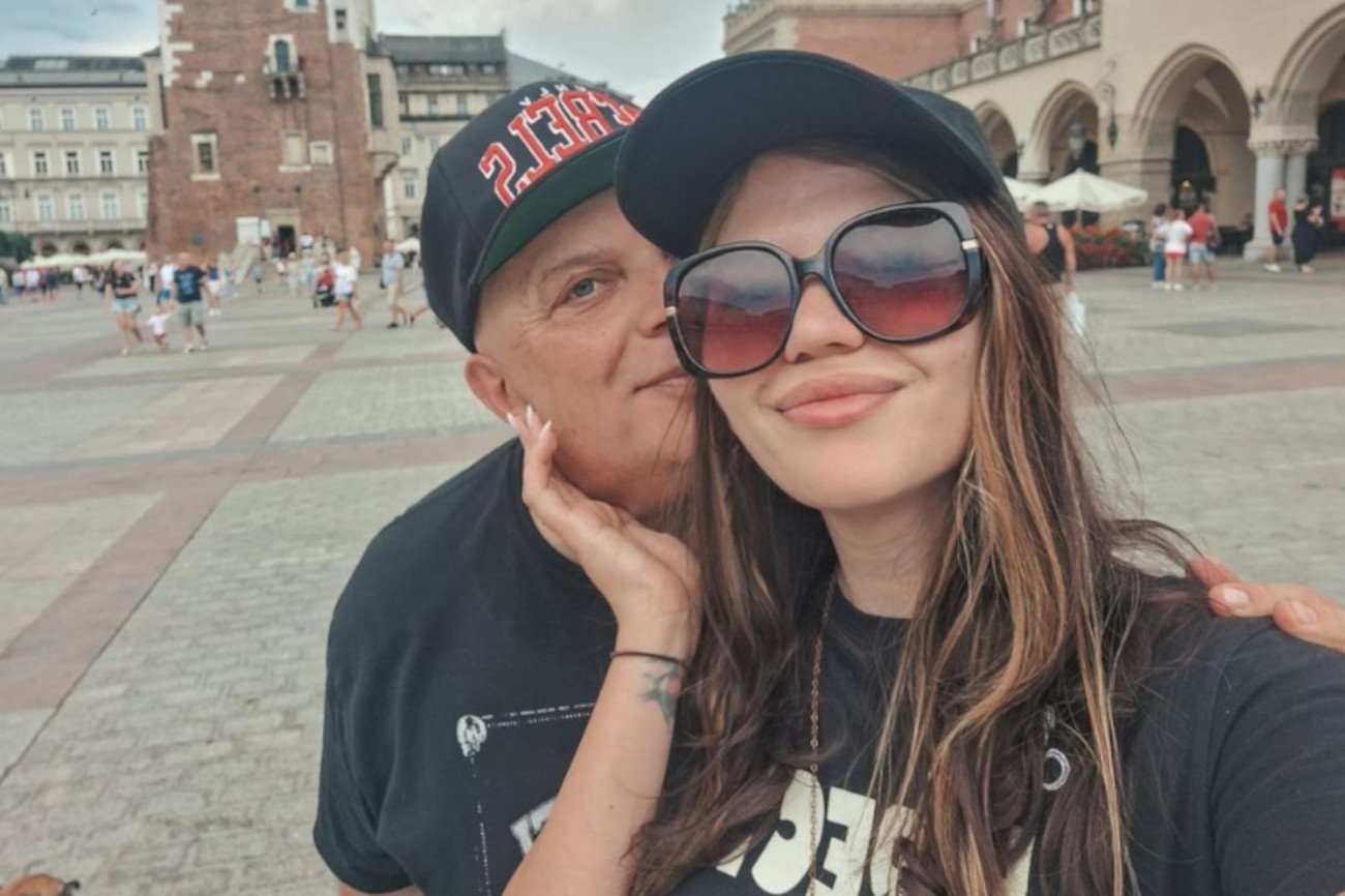 Krzysztof Skiba ze świeżo upieczoną żoną.