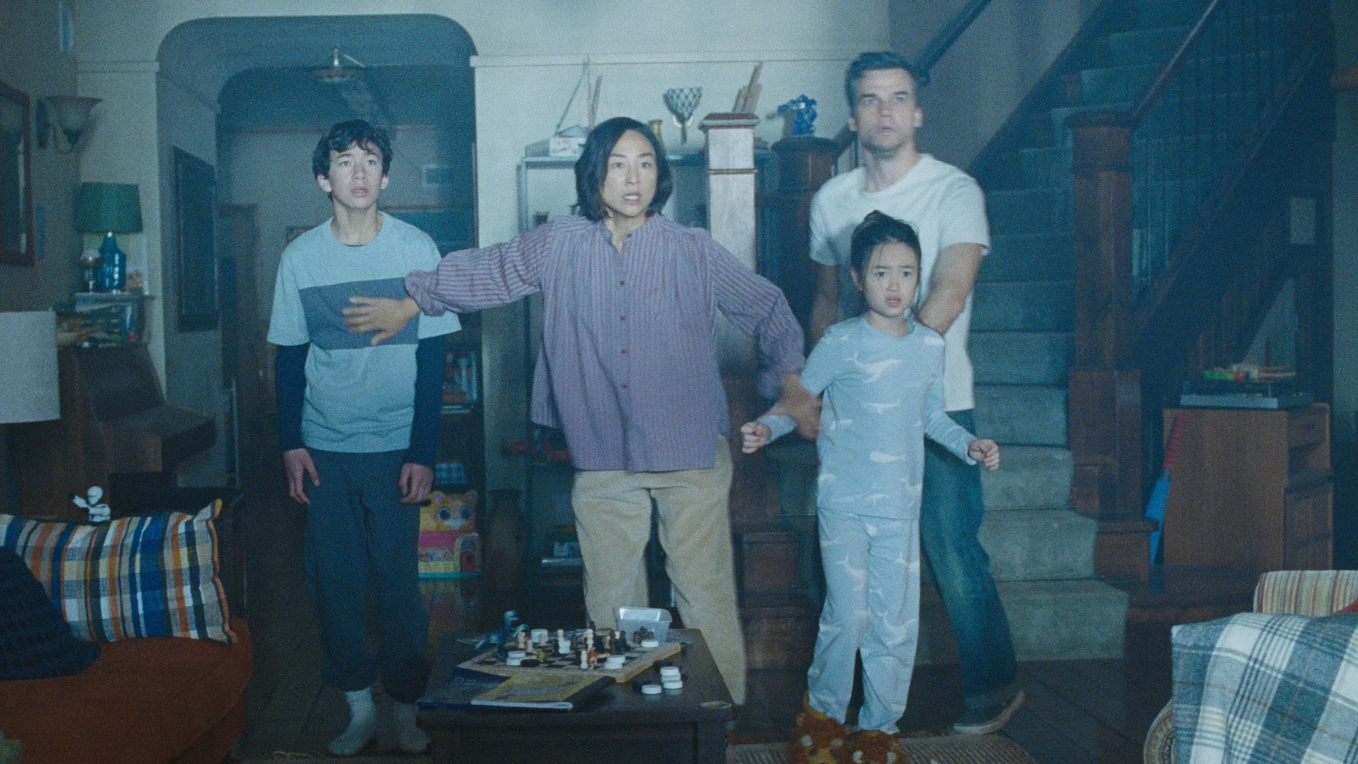 Noah Alexander Sosnowski, Greta Lee, Riley Chung i Wagner Moura w filmie "Ostatni dom"