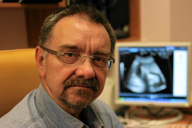 Prof. Romuald Dębski trafił w ciężkim stanie do szpitala. Na Twitterze Kaja godeł już złożyła kondolencje rodzinie.