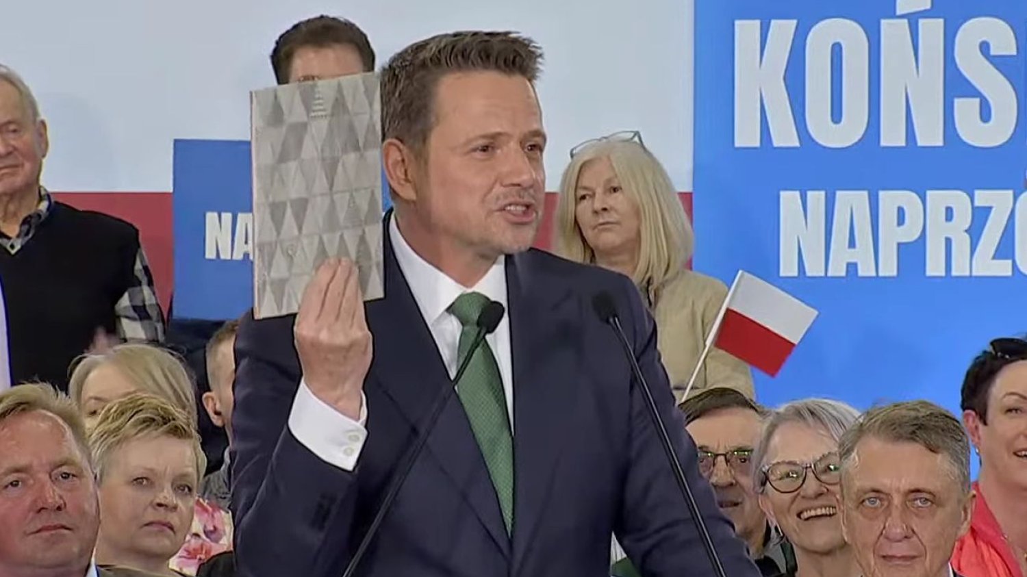 Trzaskowski nagle wyciągnął kafelek. "Zróbmy to po trumpowsku"