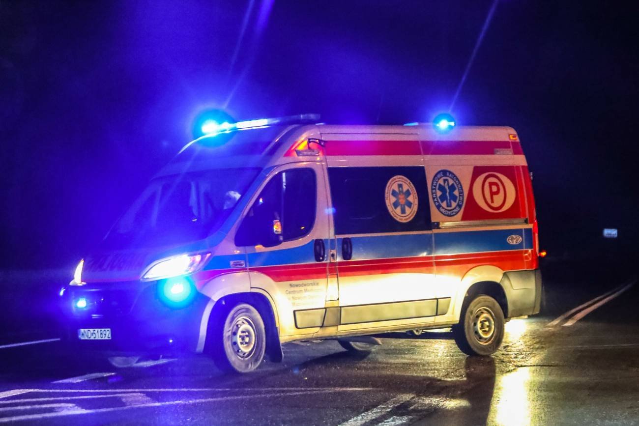 12-latka w Jaworznie wpadła pod samochód przechodząc na czerwonym świetle