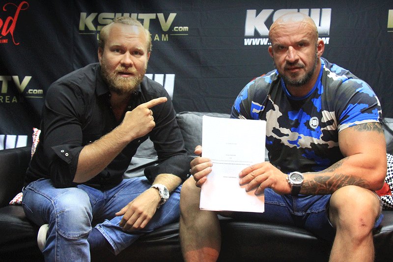 Tomasz Oświeciński, znany z filmów z serii "Pitbull" wystąpi na ringu KSW.