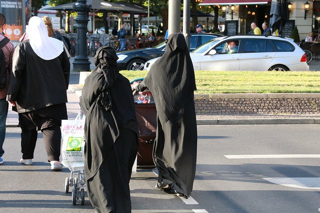 Boimy się postaci w burkach?