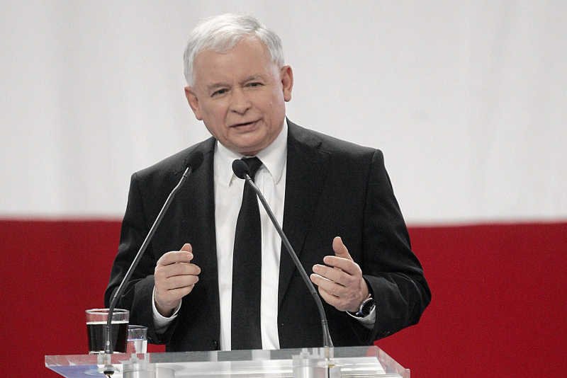 Jarosław Kaczyński przekonuje, że w służbie zdrowia dokonuje się grabież na wielką skalę.