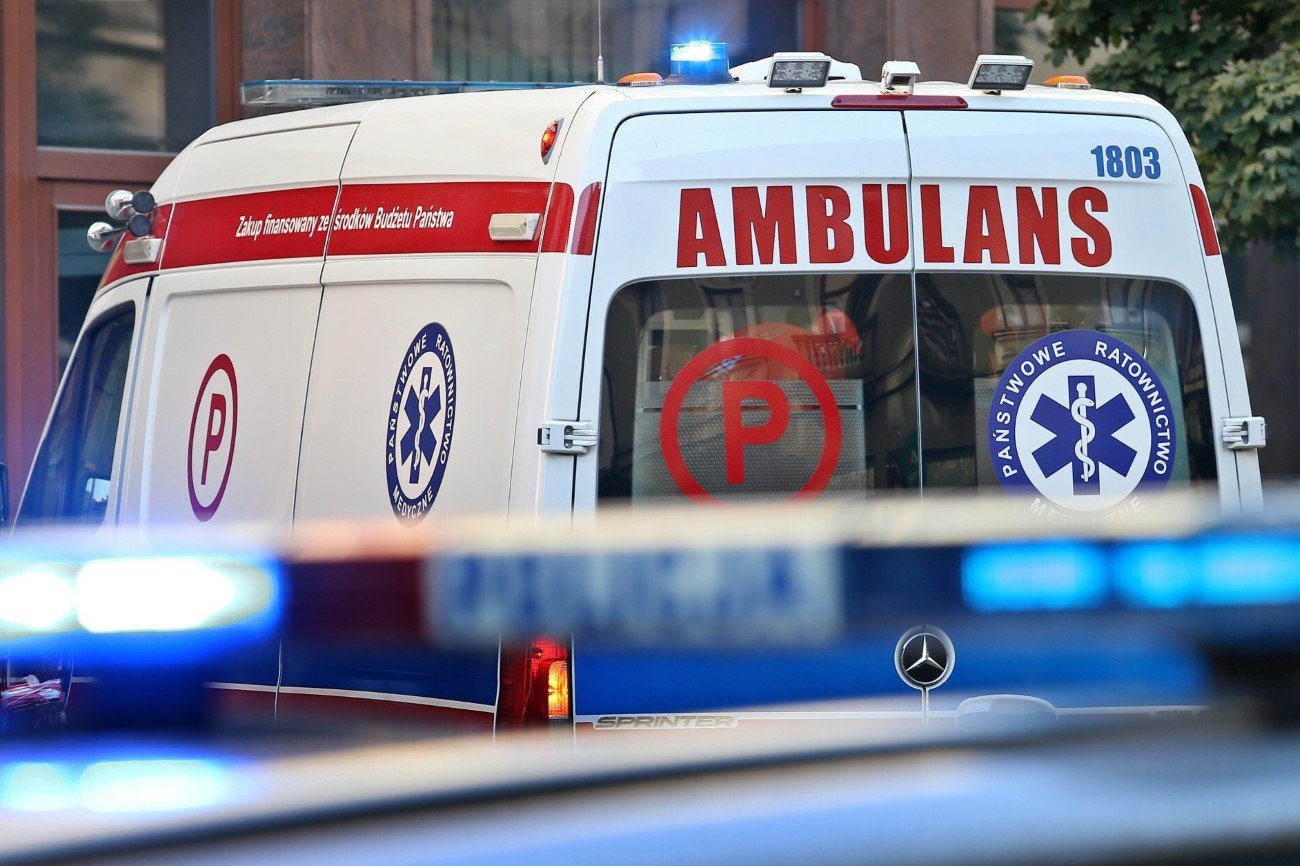 Karetka pogotowia (zdjęcie ilustracyjne).