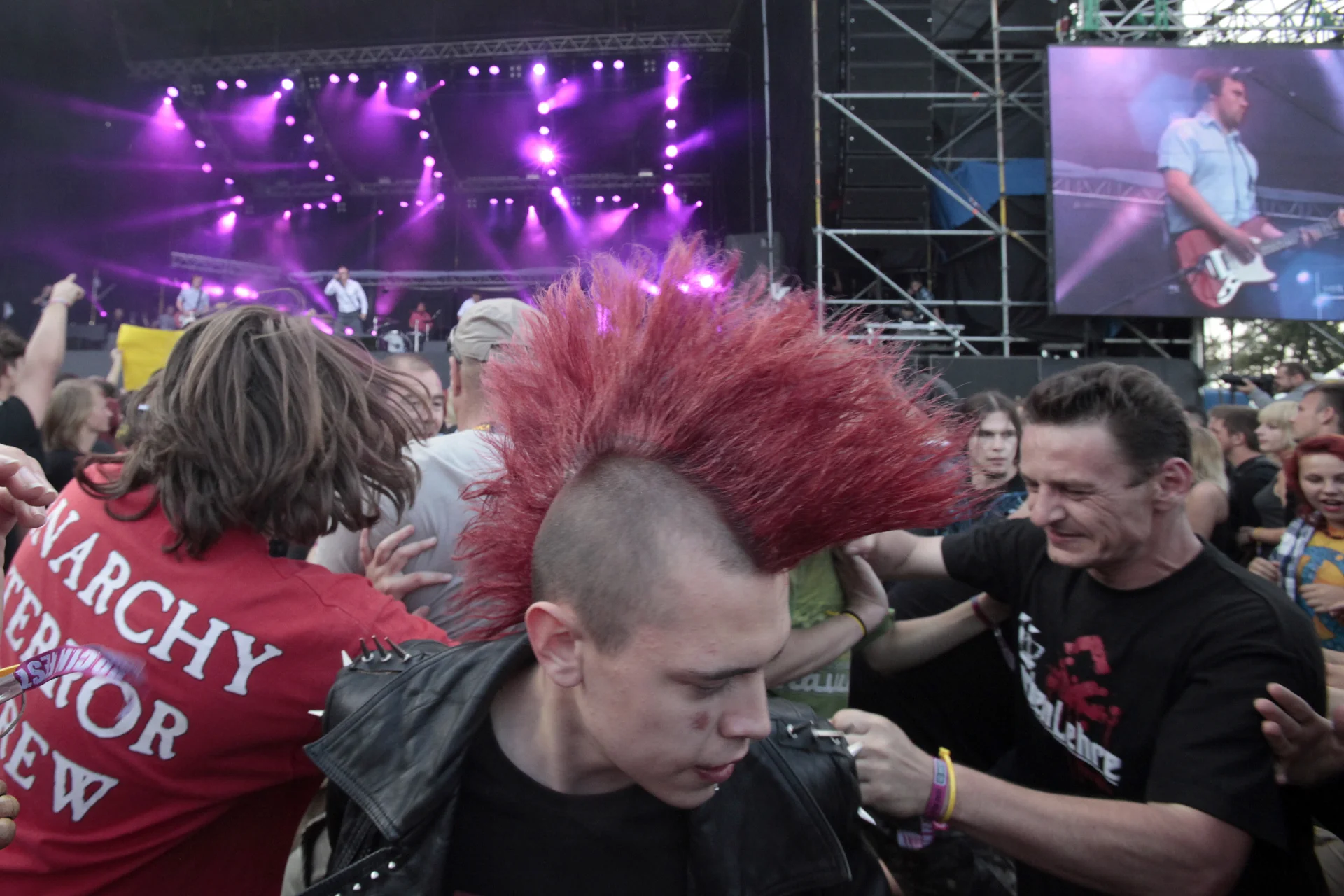 Punki w irokezach nie będą w Jarocinie personami non grata (zdjęcie z 2011 roku)