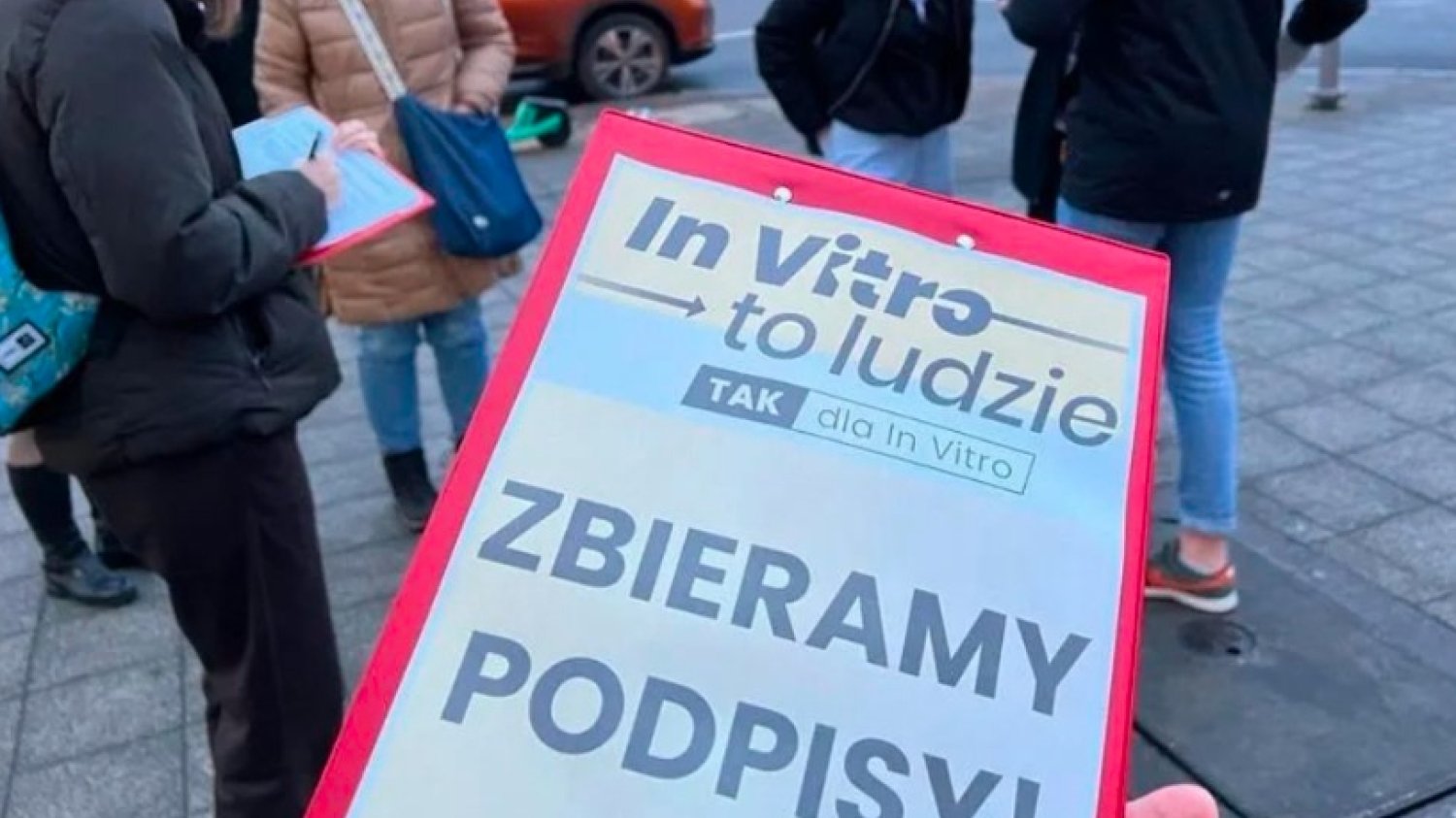 Zebrano 100 tys. podpisów pod projektem "Tak dla in vitro".