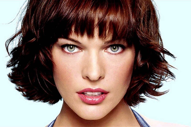 Milla Jovovich zachwyca, a po retuszu jest już przerażająco piękna.