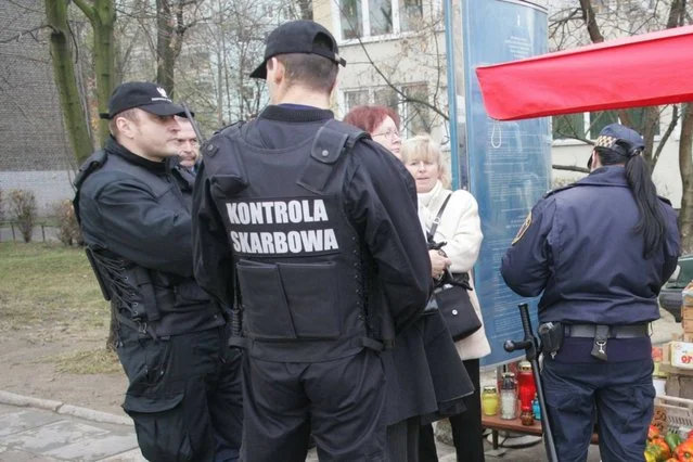 Widać wyraźnie, że nie mają broni na grubych oszustów.