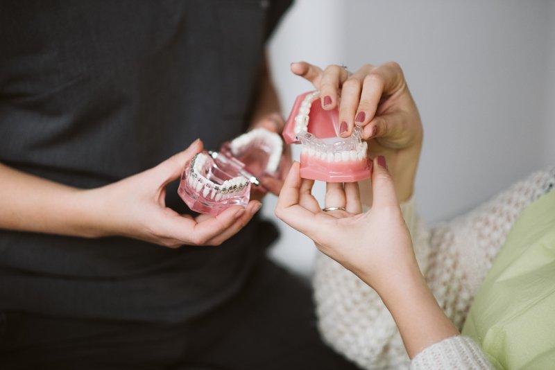 Dojrzałeś do decyzji o aparacie? Oto co musisz wiedzieć przed założeniem