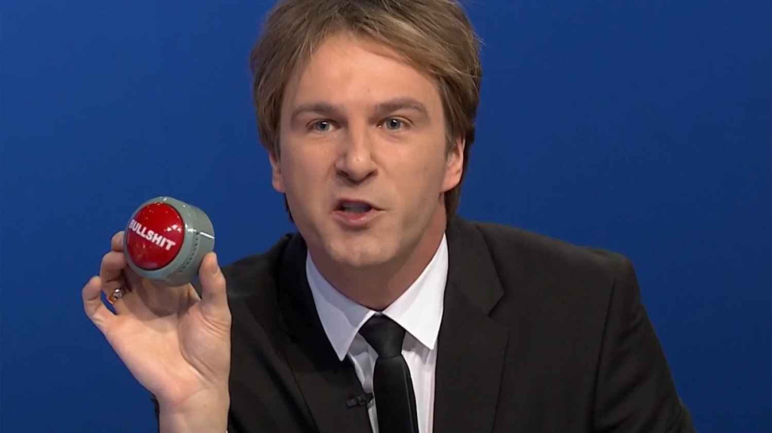 Mecenas Piotr Kaszewiak przyszedł do studia spóźniony, zabrał ze sobą gadżet z napisem "bullshit" i słownie zaatakował bohatera programu