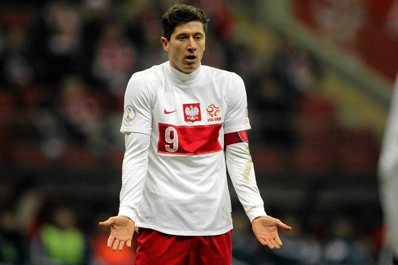 Robert Lewandowski robił co mógł, aby strzelić gola, ale i tak został wygwizdany przez kibiców