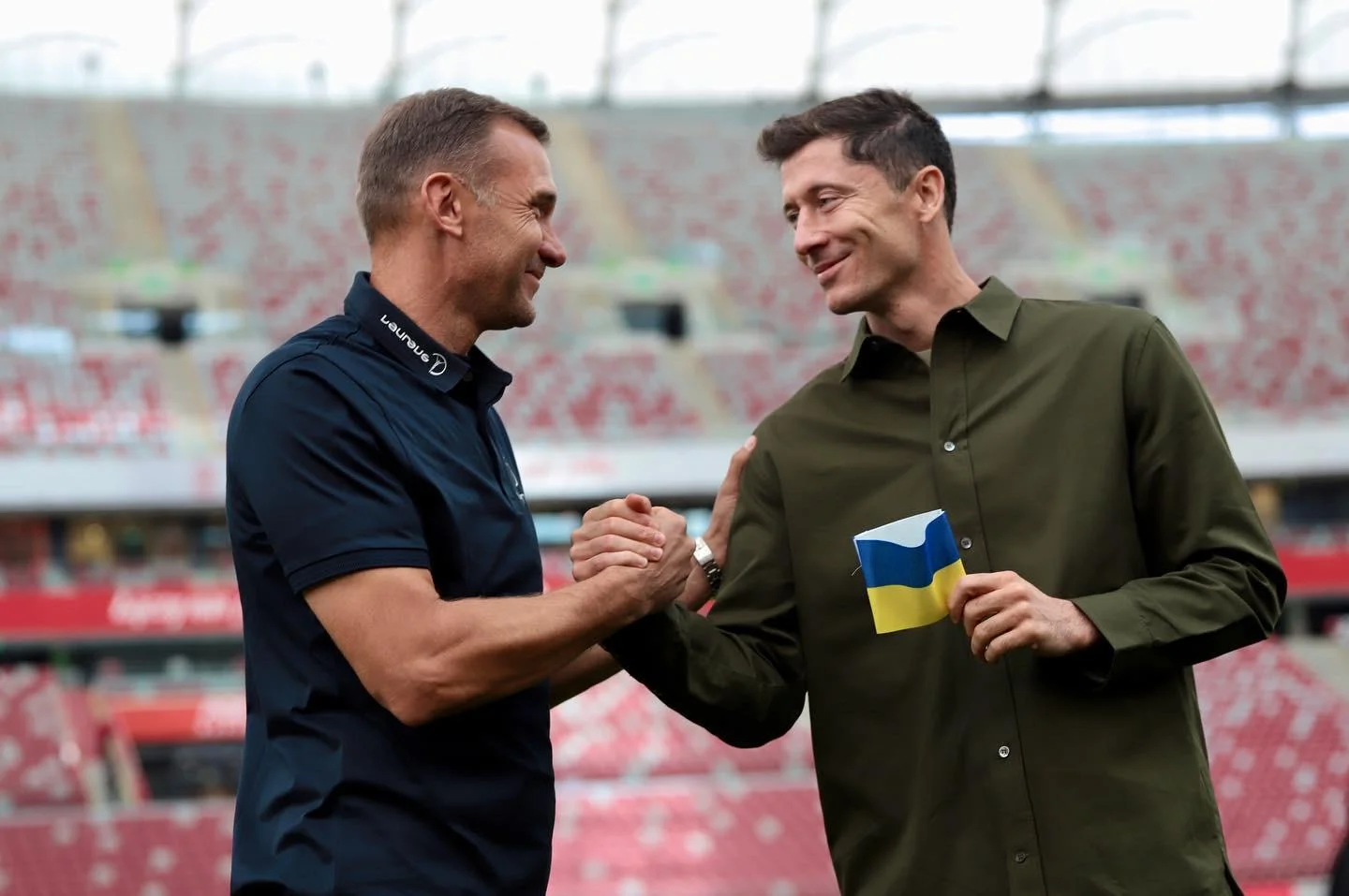 Robert Lewandowski dostał wyjątkowy prezent od całego narodu ukraińskiego i Andrija Szewczenki. To ma być talizman na MŚ