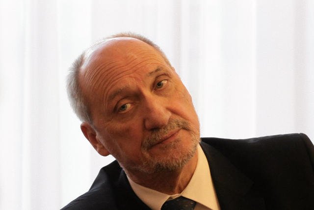 Antoni Macierewicz znalazł kilka milionów na opłacenie członków smoleńskiej podkomisji