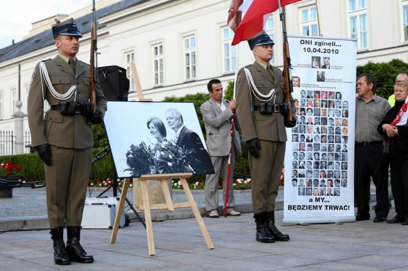Zaognia się spór wokół apelu smoleńskiego w rocznicę wybuchu Powstania Warszawskiego.