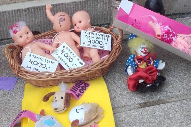 Pod Pałacem Prezydenckim odbył się protest przeciwko "Za życiem".