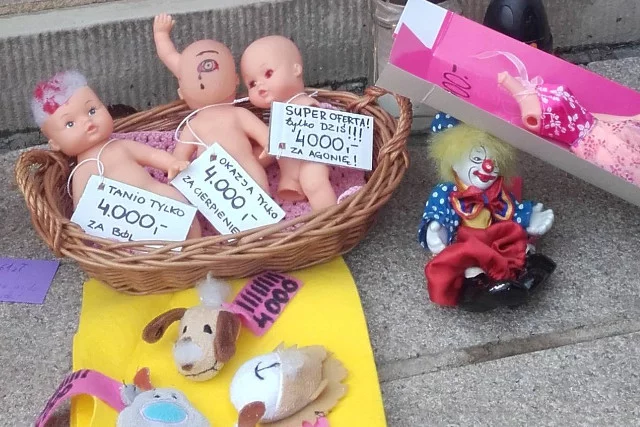 Pod Pałacem Prezydenckim odbył się protest przeciwko "Za życiem".