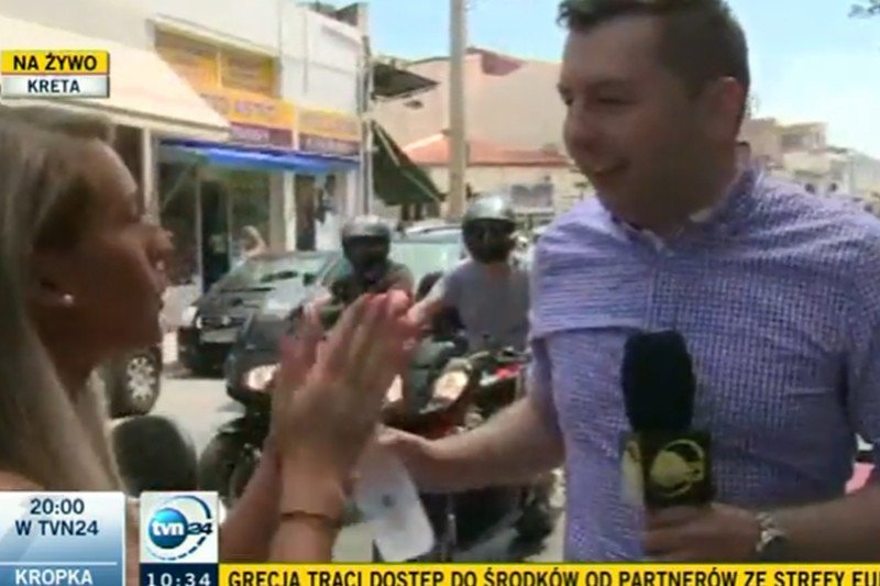 Relacja dziennikarza TVN24 Biznes i Świat została przerwana przez Greczynkę.