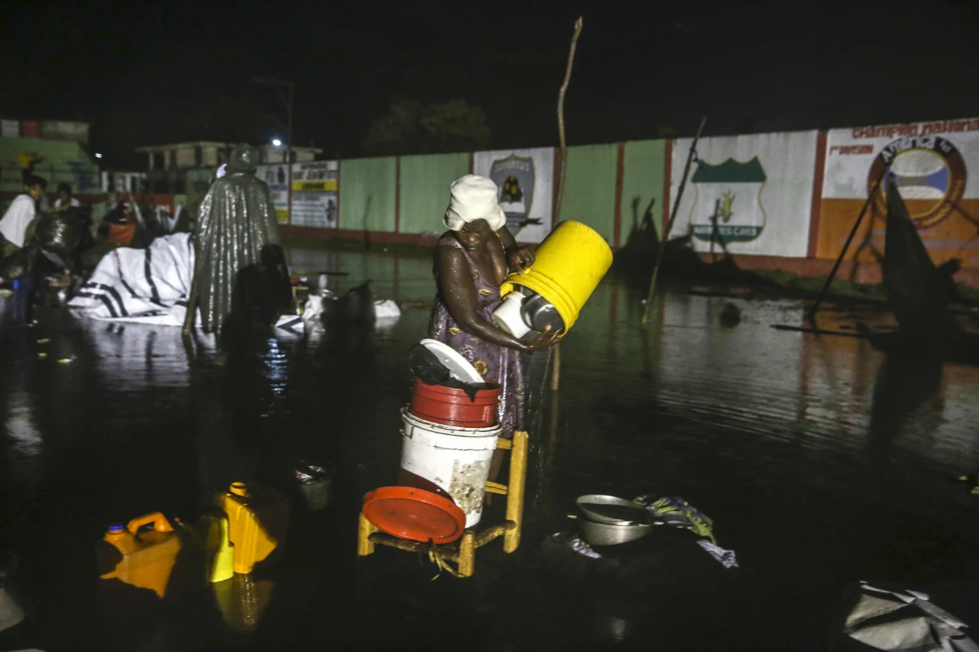 Przez Haiti przeszła teraz burza tropikalna, która utrudniła życie osobom, które podczas wcześniejszego trzęsienia ziemi straciły swoje domy.